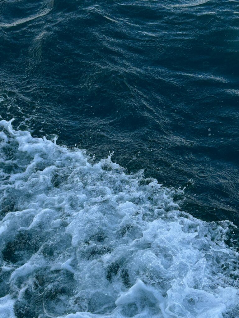 Dynamic view of ocean waves crashing, showcasing nature's raw power and beauty.